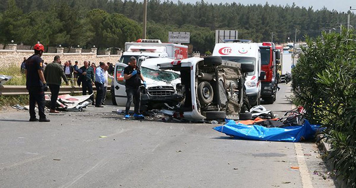 İzmir'de Feci Kaza: 3'ü Çocuk 7 Kişi Yaşamını Yitirdi