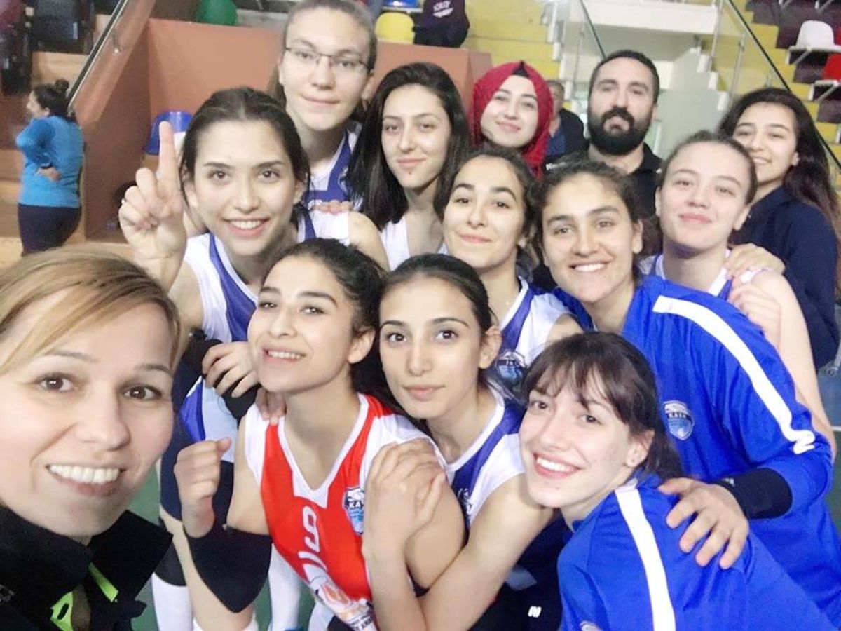 Kayseri Osb Teknik Koleji Atletikspor Genç Kızlarda Yarı Finale Yükseldi