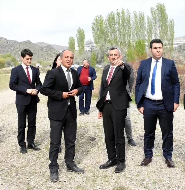 Vali Sezer, Gazetecilerle Devam Eden Yatırımları Gezdi Vali Sezer, Gazetecilerle Devam Eden Yatırımları Gezdi