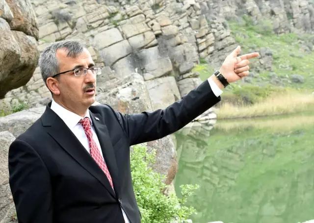 Vali Sezer, Gazetecilerle Devam Eden Yatırımları Gezdi Vali Sezer, Gazetecilerle Devam Eden Yatırımları Gezdi