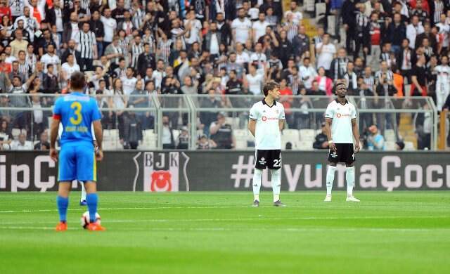 Beşiktaş-Ankaragücü Maçında 1 Dakikalık Tepki! Kimse Hareket Etmedi
