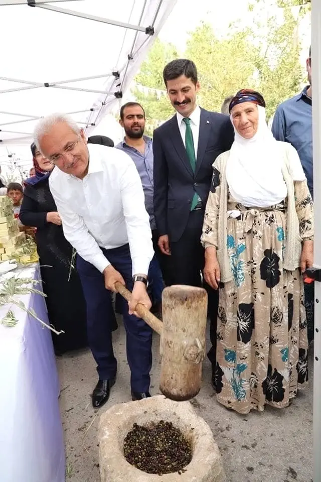 Derik Zeytinyağı Dünya Markaları Arasında Yer Aldı Derik Zeytinyağı Dünya Markaları Arasında Yer Aldı