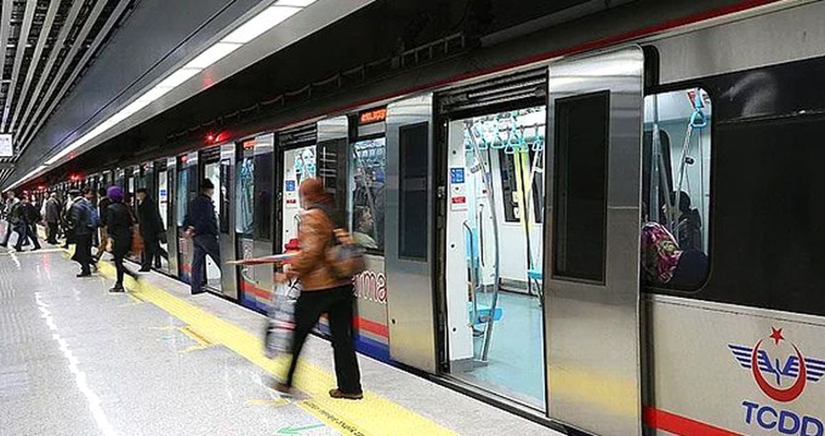 Fotoğraf Çekilmek İçin Trenin Üstüne Çıkan Genç, Elektrik Akımına Kapıldı