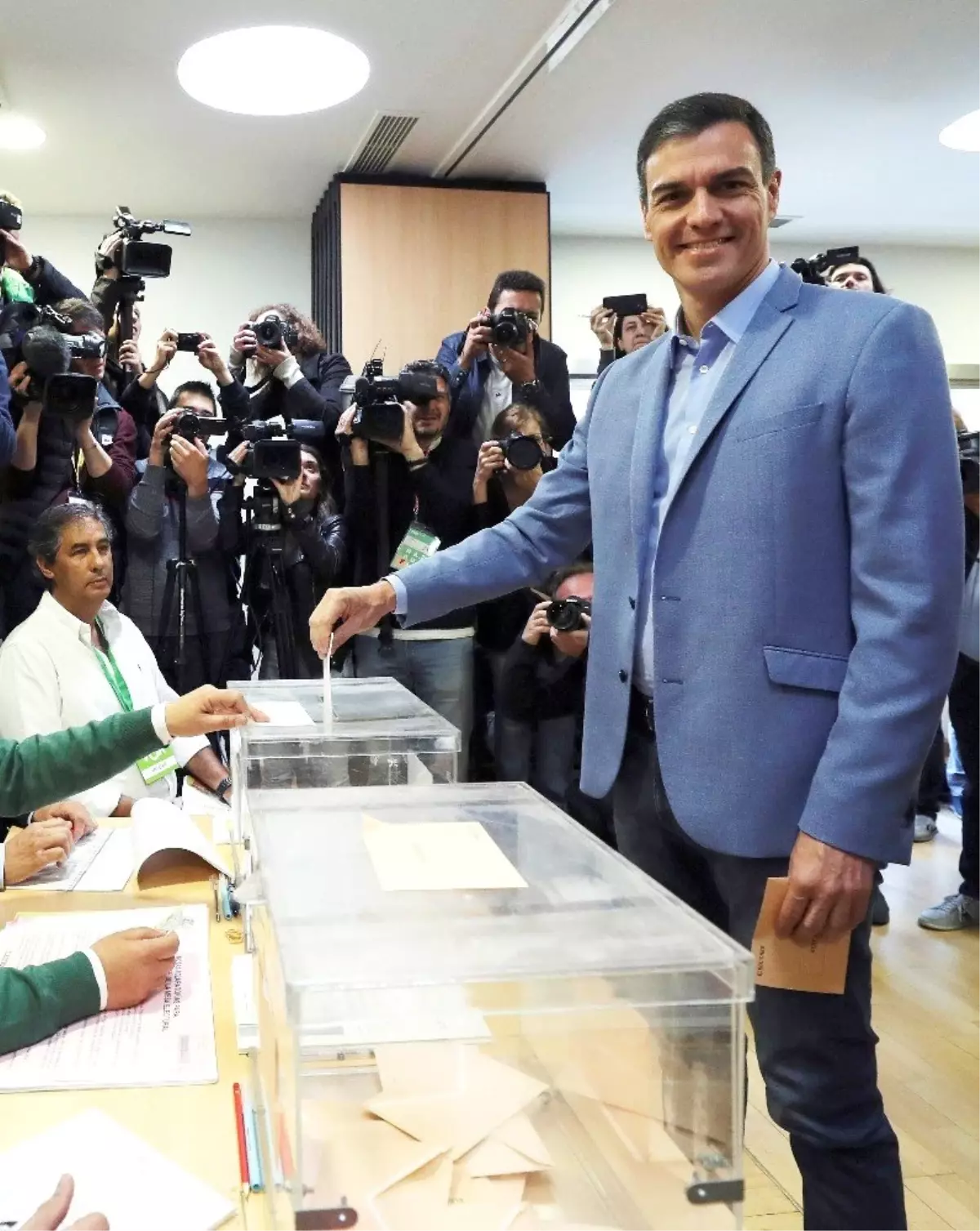 İspanyollar, 4 Yıl İçinde Yapılan 3. Genel Seçim İçin Sandık Başında