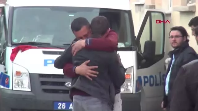 Kütahya Kaza Şehidi Polis Memuruna Hüzünlü Uğurlama Töreni Kütahya Kaza Şehidi Polis Memuruna Hüzünlü Uğurlama Töreni