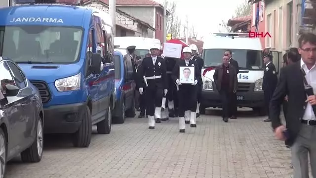 Kütahya Kaza Şehidi Polis Memuruna Hüzünlü Uğurlama Töreni Kütahya Kaza Şehidi Polis Memuruna Hüzünlü Uğurlama Töreni
