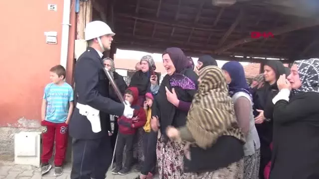 Kütahya Kaza Şehidi Polis Memuruna Hüzünlü Uğurlama Töreni Kütahya Kaza Şehidi Polis Memuruna Hüzünlü Uğurlama Töreni