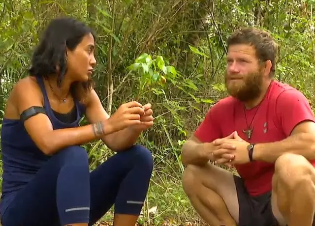 Survivor'da Yarışan Sabriye Şengül, Tartıştığı Okay'ın Yüzüne Tükürdü