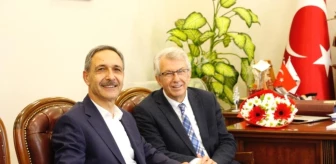 Ak Partili Aday, Kazanan CHP'li Başkanı Ziyaret Etti