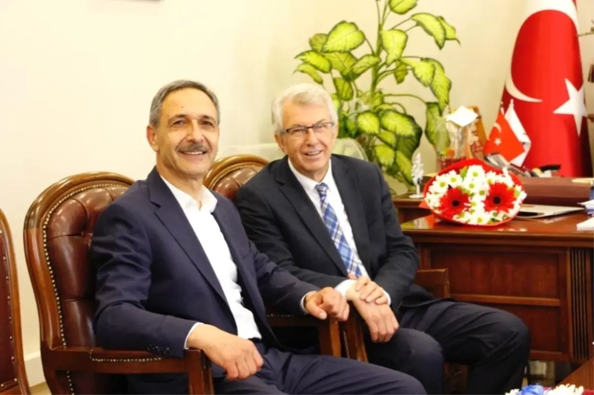 Ak Partili Aday, Kazanan CHP'li Başkanı Ziyaret Etti