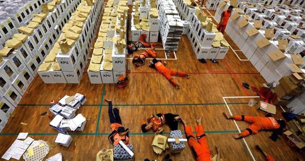 Endonezya'da Aşırı Yorgunluktan Ölen Sandık Görevlisi Sayısı 272'ye Yükseldi