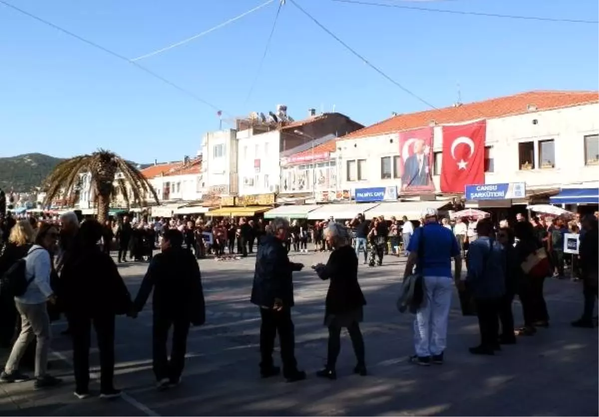 Foça'da Çocuk İstismarı Protesto Edildi