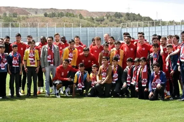Hakan Keleş: Başakşehir'in Çıkış Yapmasına Müsade Etmeyeceğiz Hakan Keleş: Başakşehir'in Çıkış Yapmasına Müsade Etmeyeceğiz