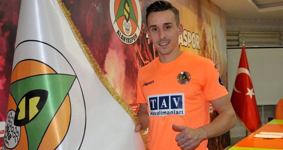 Şarkıcı Işın Karaca, Kazada Hayatını Kaybeden Josef Sural'ın Ailesine Taziyede Bulundu