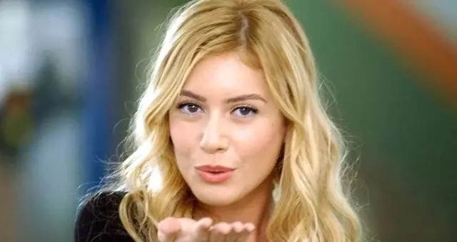 Sinem Kobal'dan Demet Akalın'ın Küçük Kızına Büyük Sürpriz! Sinem Kobal'dan Demet Akalın'ın Küçük Kızına Büyük Sürpriz!