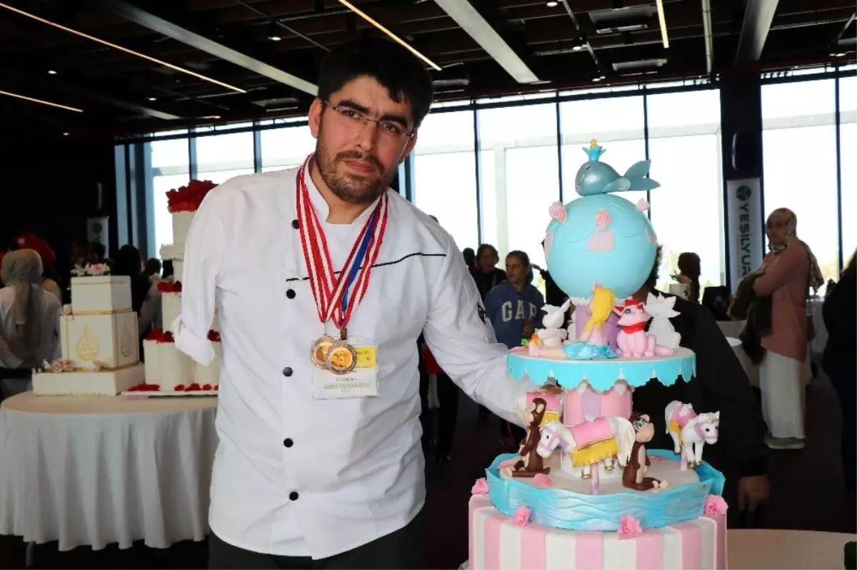 Tek Koluyla Sanatsal Pastalar Yaptı, Ödülleri Kaptı