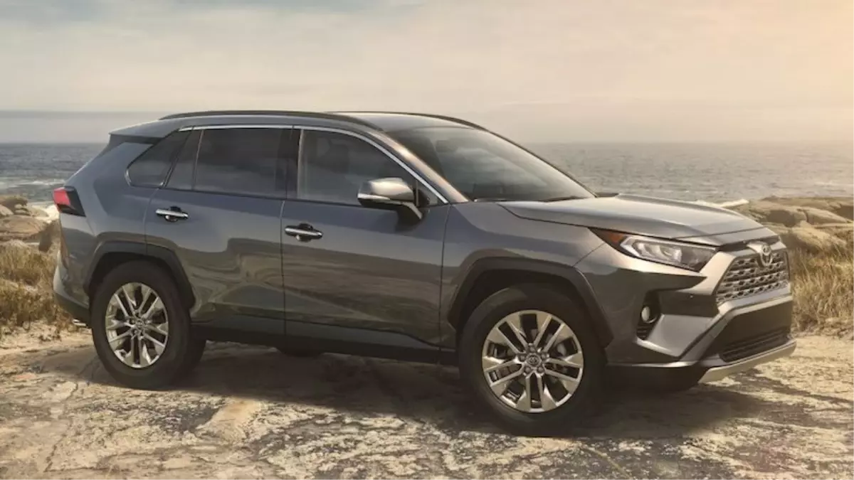 Toyota'nın Hibrit Araçları Camry Hybrid ve Rav4 Hybrid Türkiye'de Satışa Sunuldu