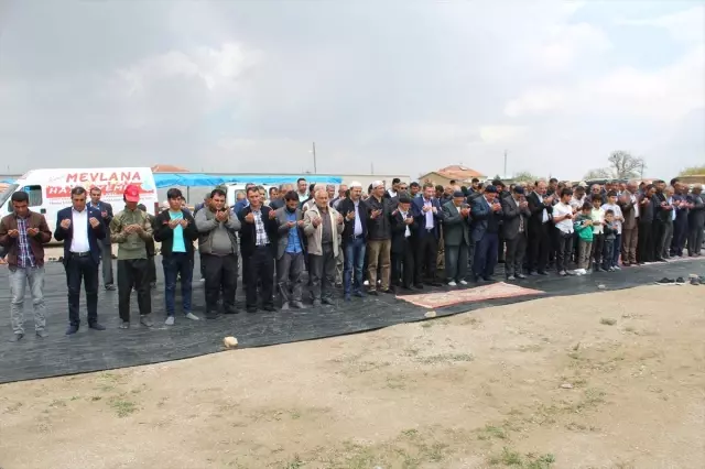 Yunak'ta Çiftçiler Yağmur Duasına Çıktı Yunak'ta Çiftçiler Yağmur Duasına Çıktı