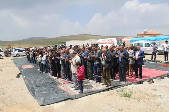 Yunak'ta Çiftçiler Yağmur Duasına Çıktı Yunak'ta Çiftçiler Yağmur Duasına Çıktı