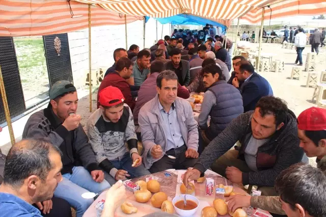 Yunak'ta Çiftçiler Yağmur Duasına Çıktı Yunak'ta Çiftçiler Yağmur Duasına Çıktı