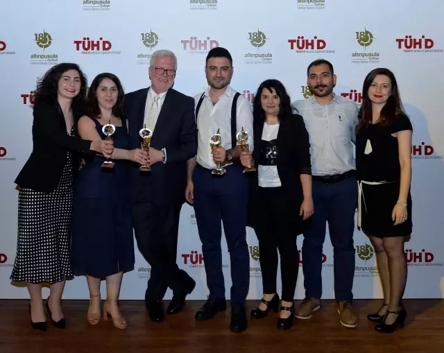 Altın Pusula 4 Kez Grup 7 İletişim'i Gösterdi Altın Pusula 4 Kez Grup 7 İletişim'i Gösterdi