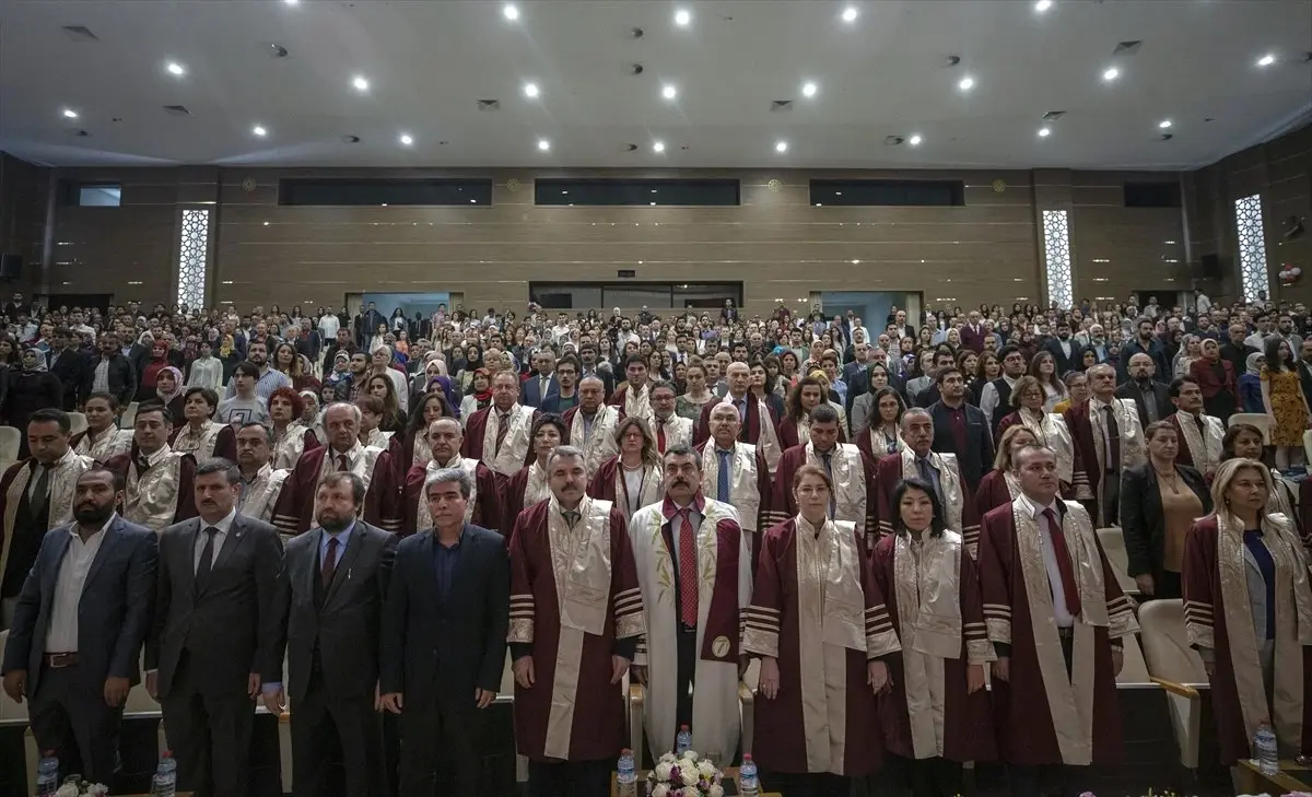 ankara haci bayram veli universitesi ilk mezunlarini verdi