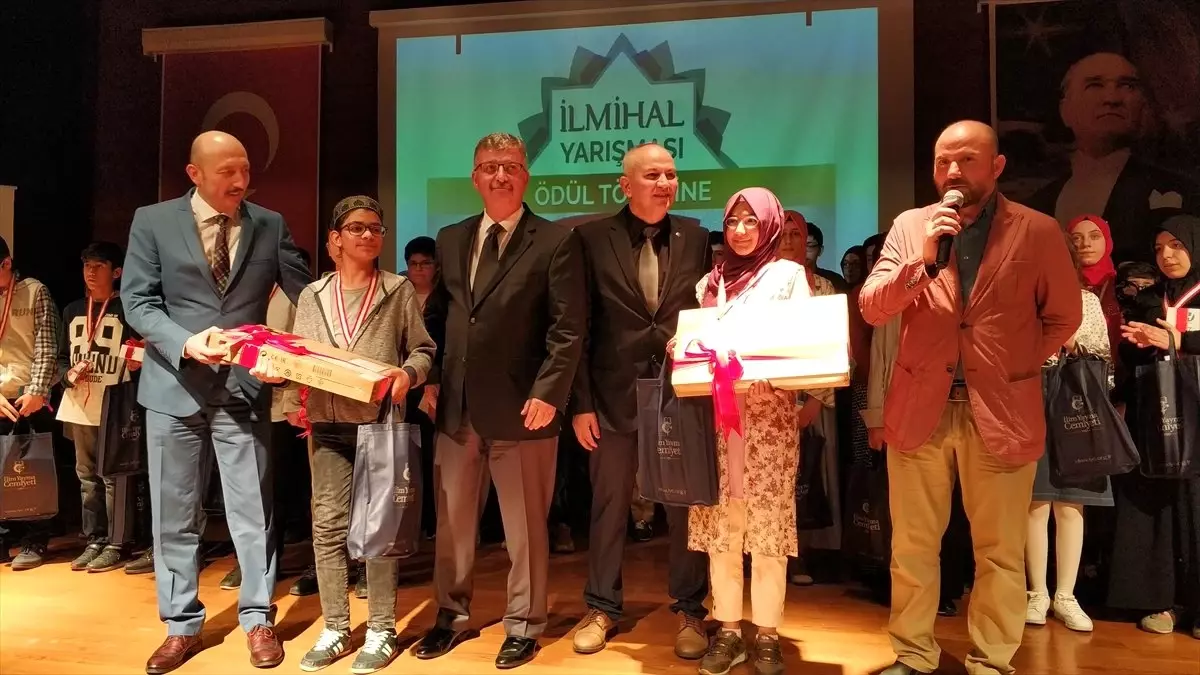 Avcılar'da 'İlmihal Yarışması' Düzenlendi
