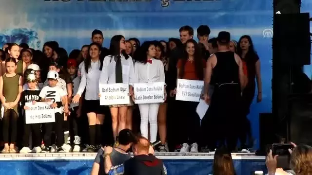 Bodrum'da 'Dünya Dans Günü Kutlama Şenliği' Bodrum'da 'Dünya Dans Günü Kutlama Şenliği'
