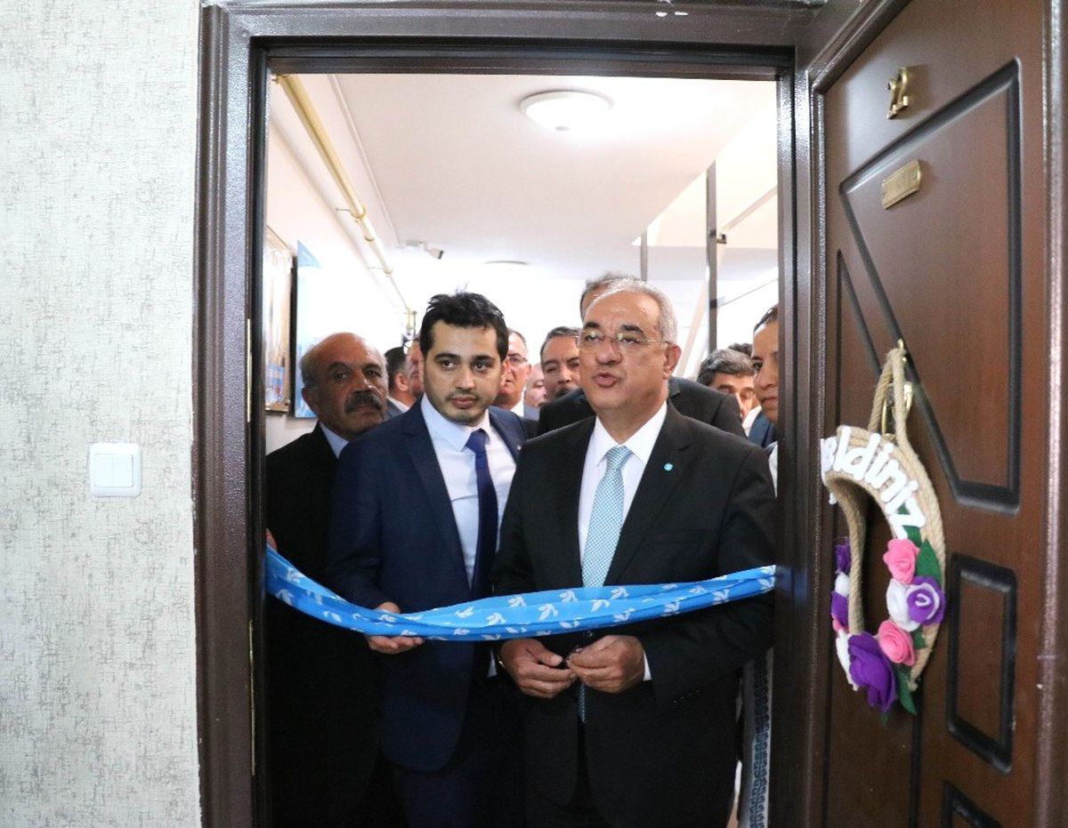DSP'de Komedi Gibi Açılış