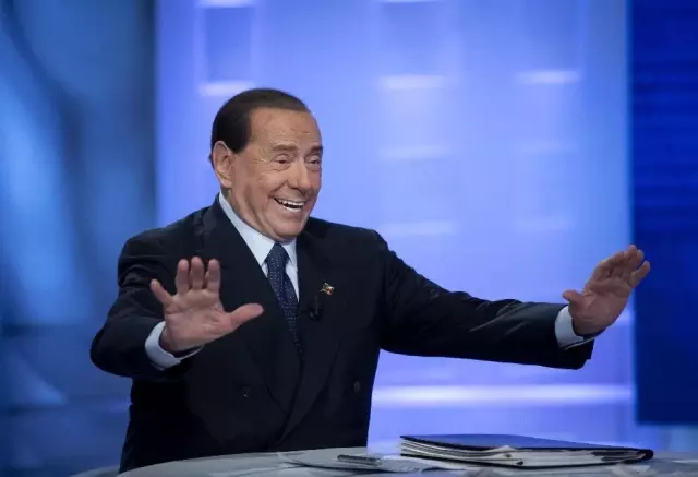 İtalya Eski Başbakanı Berlusconi Hastaneye Kaldırıldı