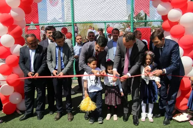 Kızılcakışla Köyünde 'Tübitak 4006 Bilim Fuarı' Açıldı Kızılcakışla Köyünde 'Tübitak 4006 Bilim Fuarı' Açıldı