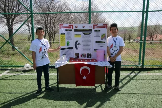 Kızılcakışla Köyünde 'Tübitak 4006 Bilim Fuarı' Açıldı Kızılcakışla Köyünde 'Tübitak 4006 Bilim Fuarı' Açıldı