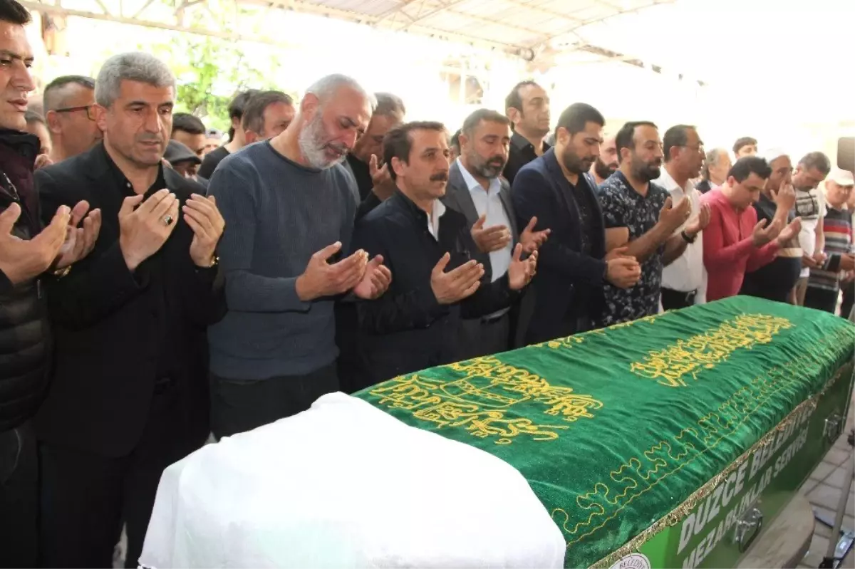 Sanatçı Dilber Ay'ın Son Yolculuğuna Uğurlandı