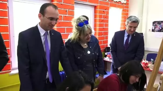 Şehit Öğretmenlerin Adı Resim Atölyesinde Yaşatılacak