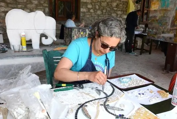 Uluslararası Festival İçin Mozaik ve Seramik Sanatçılarından Ortak Çalışma Uluslararası Festival İçin Mozaik ve Seramik Sanatçılarından Ortak Çalışma