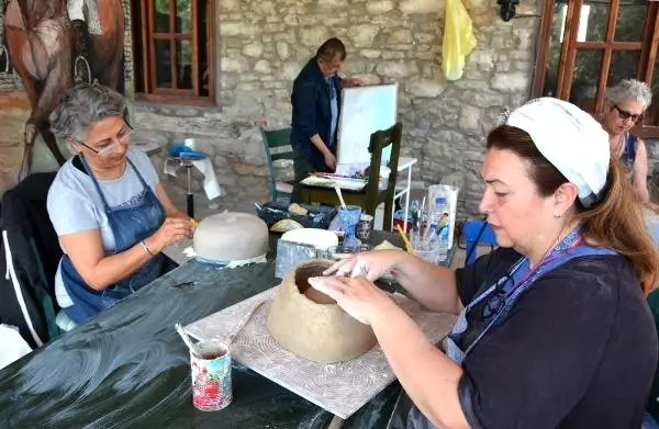 Uluslararası Festival İçin Mozaik ve Seramik Sanatçılarından Ortak Çalışma Uluslararası Festival İçin Mozaik ve Seramik Sanatçılarından Ortak Çalışma