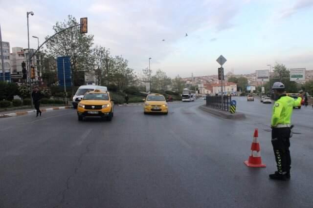1 Mayıs'ta Taksim'de Barikatlar, Bakırköy'de Kutlama İçin oyun alani/sahne Kuruldu