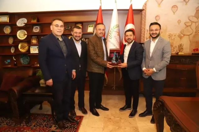 AK Parti Milletvekilleri Ataş ve Turan, Başkan Arı'yı Ziyaret Etti AK Parti Milletvekilleri Ataş ve Turan, Başkan Arı'yı Ziyaret Etti