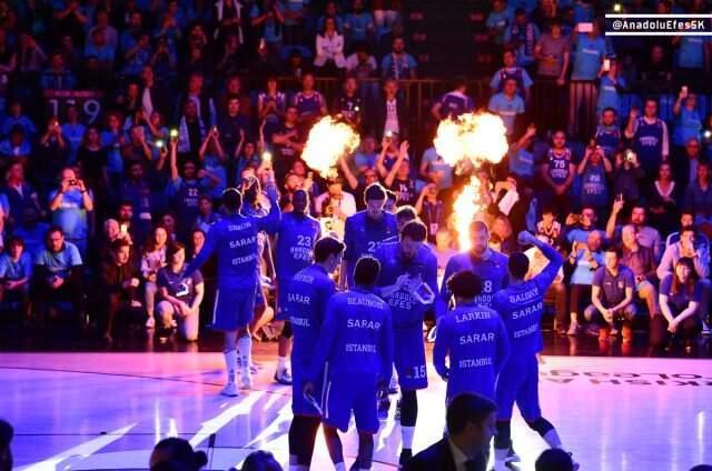 Anadolu Efes-Barcelona Lassa Maçında Tribünler Hınca Hınç Doldu