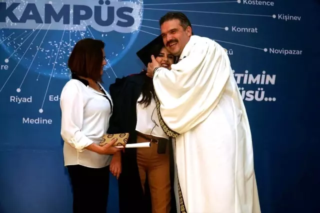 Anadolu Üniversitesi Lefkoşa Kampüsü'nde Mezuniyet Coşkusu