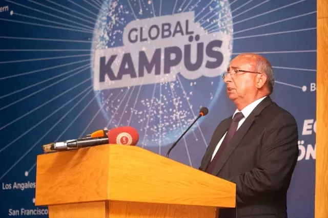 Anadolu Üniversitesi Lefkoşa Kampüsü'nde Mezuniyet Coşkusu