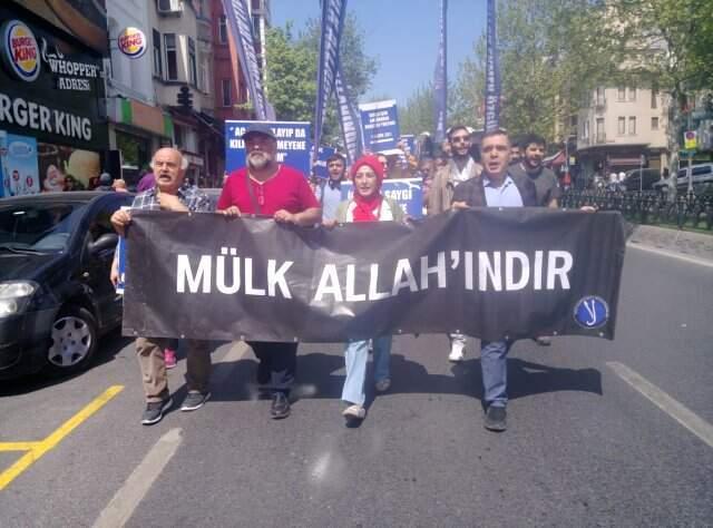 Cenaze Namazı Kılıp Alana Giren Antikapitalist Müslümanlar: Allah, Ekmek, Özgürlük