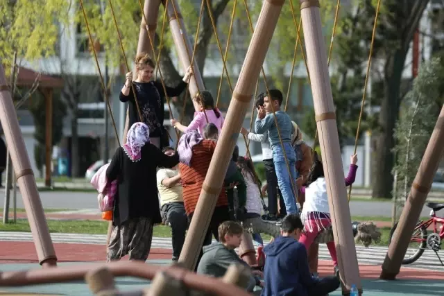 Cumhuriyet Parkına Yoğun İlgi Cumhuriyet Parkına Yoğun İlgi