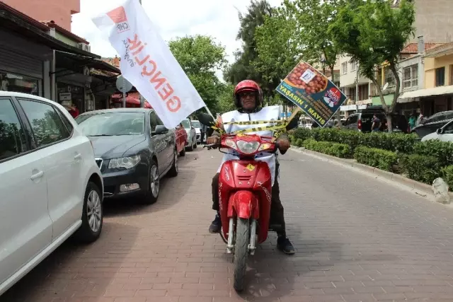 Manisa'daki 1 Mayıs Kutlamalarında Türkiye Mozaiği Manisa'daki 1 Mayıs Kutlamalarında Türkiye Mozaiği