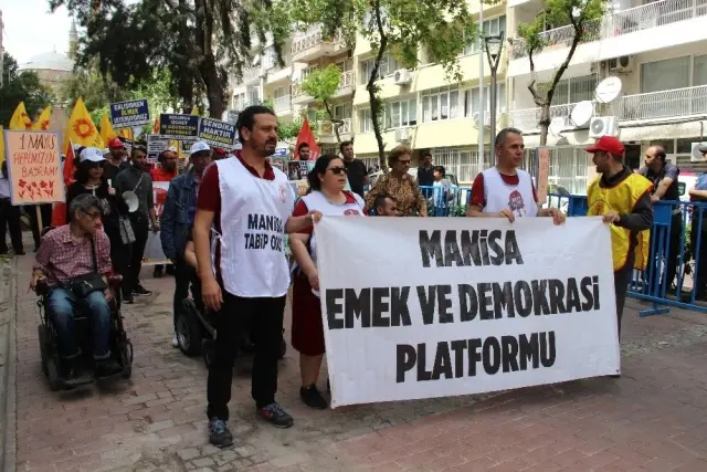 Manisa'daki 1 Mayıs Kutlamalarında Türkiye Mozaiği Manisa'daki 1 Mayıs Kutlamalarında Türkiye Mozaiği
