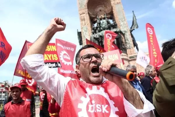 Nakliyat-İş Sendikası Kazancı Yokuşuna Karanfil Bıraktı Nakliyat-İş Sendikası Kazancı Yokuşuna Karanfil Bıraktı
