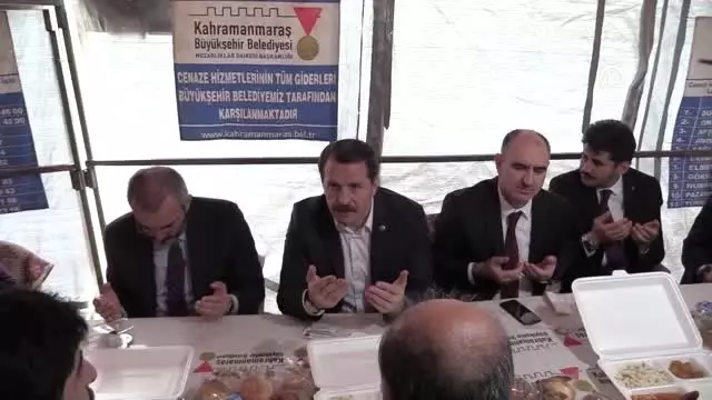 AK Parti Genel Başkan Yardımcısı Ünal'dan Şanlıurfa'daki Kazada Hayatını Kaybeden Onur Yay'ın... AK Parti Genel Başkan Yardımcısı Ünal'dan Şanlıurfa'daki Kazada Hayatını Kaybeden Onur Yay'ın...