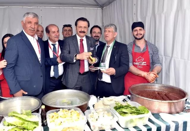 Atso, TOBB'un 75. Genel Kurulunda Adıyaman Çiğ Köftesini Tanıttı Atso, TOBB'un 75. Genel Kurulunda Adıyaman Çiğ Köftesini Tanıttı