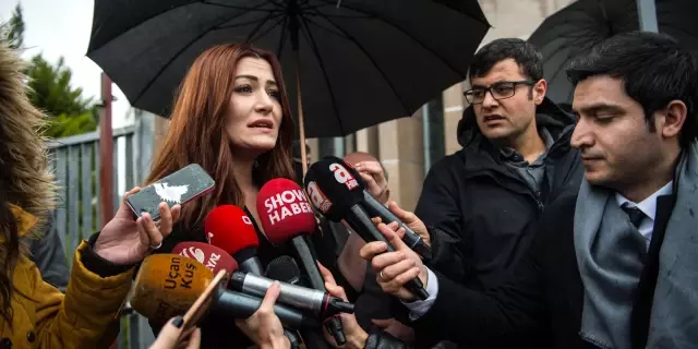 Başörtülü Kadınlara Hakaret Ettiği İddia Edilen Deniz Çakır, 8 Ekim'de Hakim Karşısına Çıkacak Başörtülü Kadınlara Hakaret Ettiği İddia Edilen Deniz Çakır, 8 Ekim'de Hakim Karşısına Çıkacak
