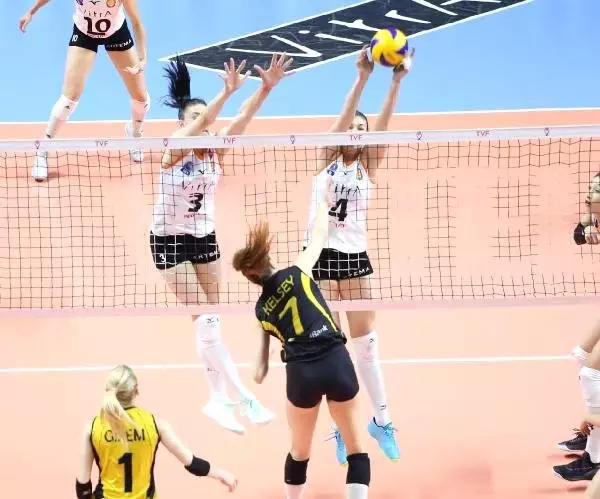 Eczacıbaşı Vitra - Vakıfbank: 3-2 - Spor